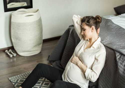 羊水破了是要生了的迹象，更正式的升级为爸爸妈妈了